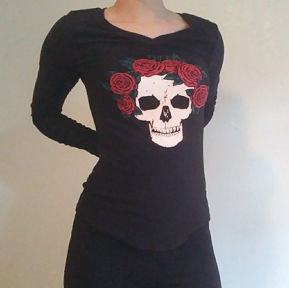 NO BOUNDRIES TOP - Picture 1 of 3